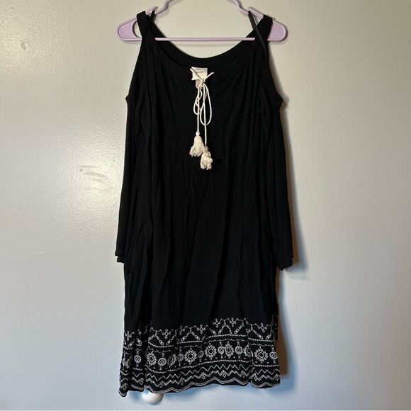 Knox Rose Dresses & Skirts - Knox Rose Large Cold Shoulder‎ Black Bohemian  Embroidered Crape Dress Cottage
